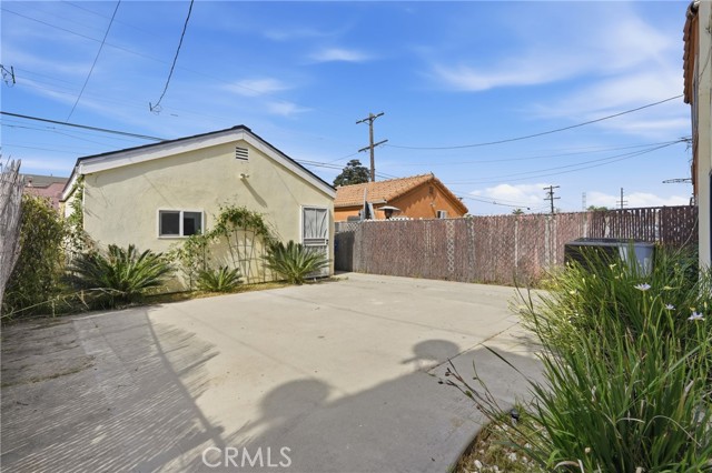 Detail Gallery Image 24 of 28 For 10105 S Main St, Los Angeles,  CA 90003 - 3 Beds | 2/1 Baths