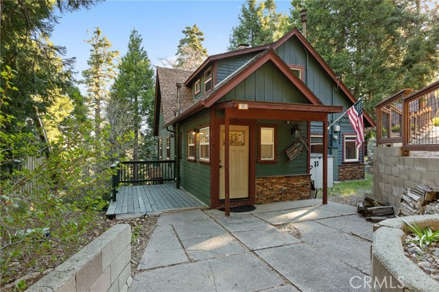 Detail Gallery Image 4 of 45 For 717 Crest Estates, Lake Arrowhead,  CA 92352 - 3 Beds | 3 Baths
