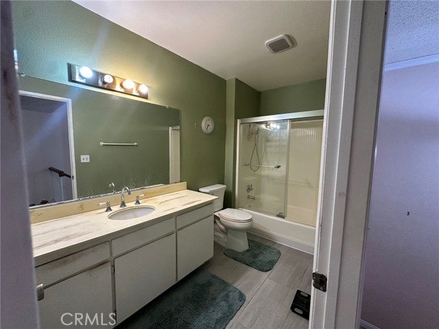 Detail Gallery Image 16 of 28 For 18512 #E Mayall, Northridge,  CA 91324 - 4 Beds | 3 Baths