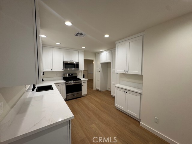 15234 Kingsbury Street, Mission Hills (San Fernando) CA: https://media.crmls.org/medias/d3a41120-013a-4eff-b69c-3b23a49ddff1.jpg