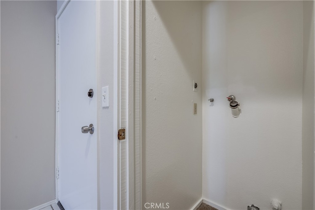 https://media.crmls.org/medias/d3a43a54-b41f-4858-b53e-f159a3d0c3f7.jpg?preset=X-Large