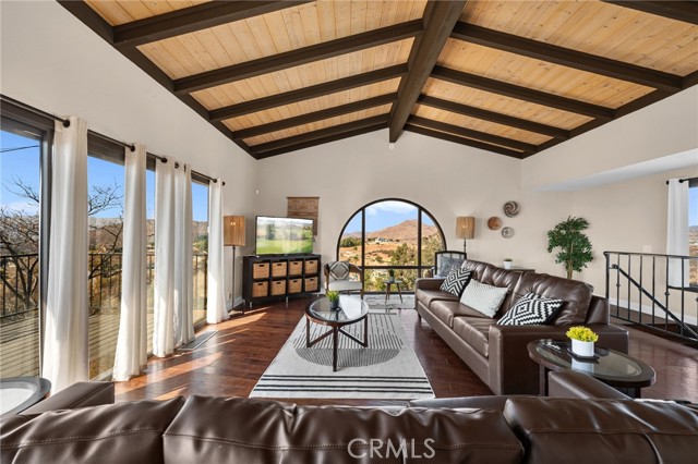 38225 Camino Sierra Road, Temecula CA: https://media.crmls.org/medias/d3a4ce21-2e9b-4cb4-81a6-45d35925484a.jpg