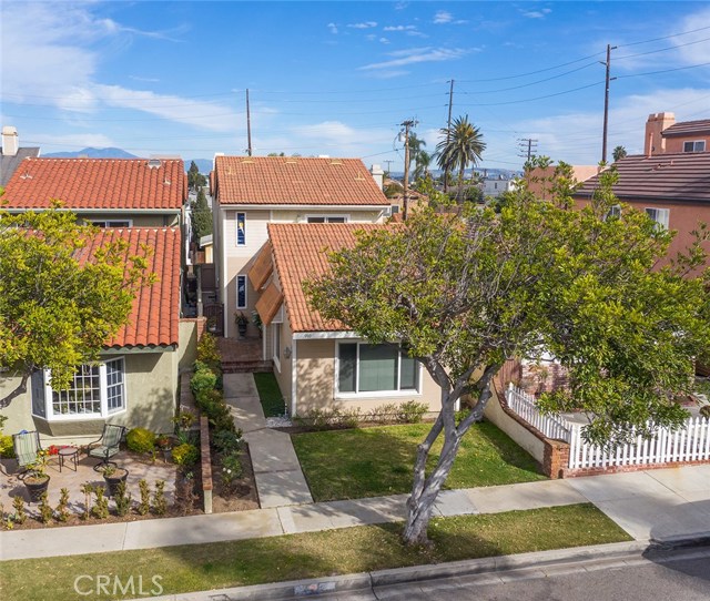910 California Street Huntington Beach, California THE BEST PRICE IN THE AREA, LARGE SQUARE FOOTAGE, GREAT LOCATION. Nice Modern Style 3 Bedroom, 3 Bath, 2 Story House With A Great Patio, And An Upstairs Sun Deck, A Very Large Master Bedroom, 2 Fireplaces, Vaulted Ceilings, Skylights. huge 2 Car Garage, Central Air Conditioning. Close To The Fabulous Huntington Beach Downtown And The 8 Mile Long PUBLIC ACCESS BEACH !!! Includes washer, dryer, refrigerator.