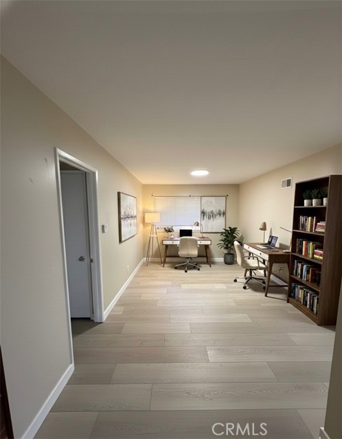 Detail Gallery Image 4 of 14 For 6942 Oxford Dr, Huntington Beach,  CA 92647 - 3 Beds | 2 Baths