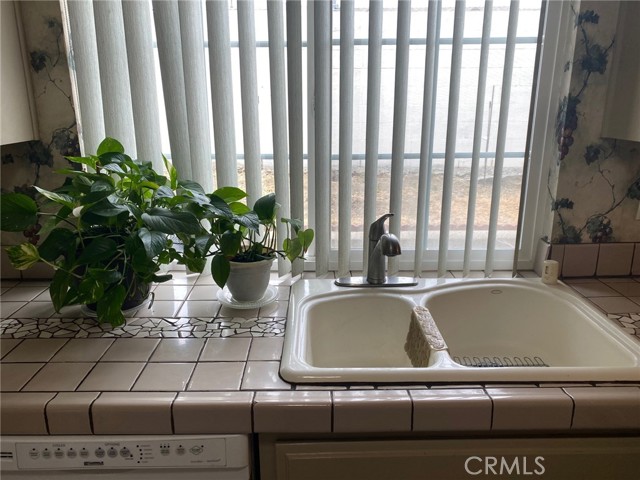Detail Gallery Image 10 of 22 For 9605 Emerald Ct, Fontana,  CA 92335 - 3 Beds | 2 Baths