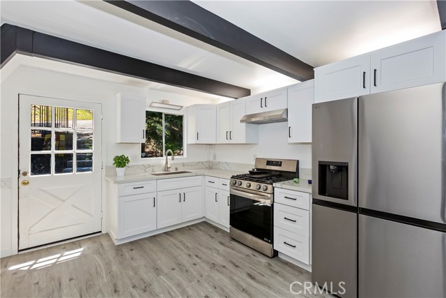 Detail Gallery Image 10 of 31 For 323 Mittry Ln, Lake Arrowhead,  CA 92352 - 3 Beds | 2 Baths