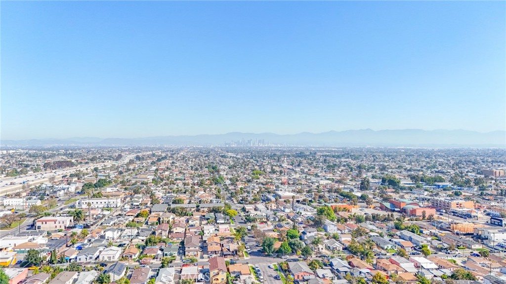https://media.crmls.org/medias/d3a9dcef-7dc2-47c9-b81b-73270615ec27.jpg?preset=X-Large