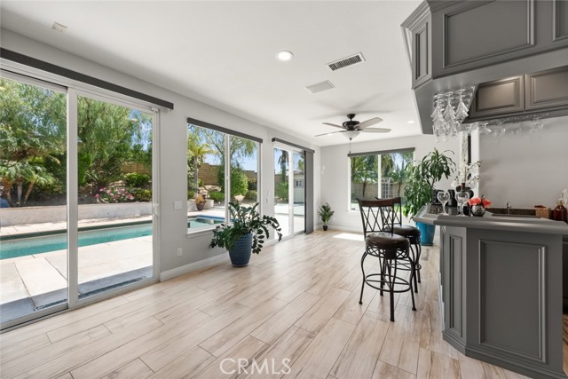Detail Gallery Image 10 of 27 For 18501 Calle Vista Cir, Porter Ranch,  CA 91326 - 4 Beds | 4 Baths