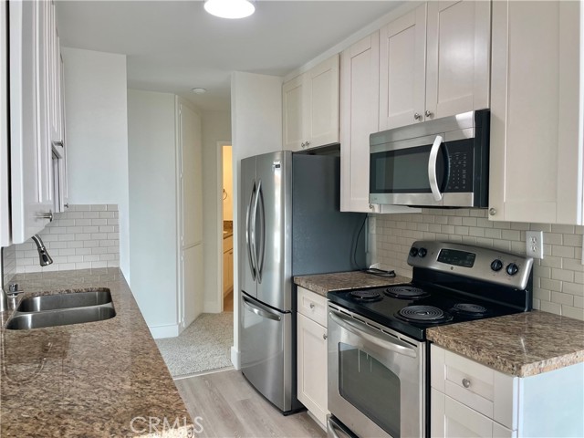 Detail Gallery Image 4 of 20 For 630 the Village #316,  Redondo Beach,  CA 90277 - 2 Beds | 2 Baths