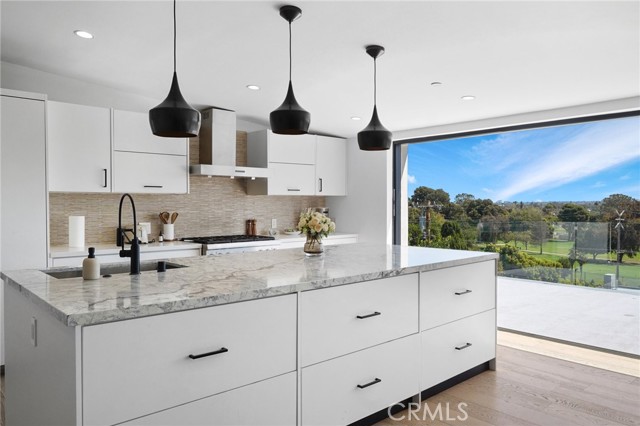 Detail Gallery Image 4 of 25 For 1812 Navy, Santa Monica,  CA 90405 - 5 Beds | 3 Baths