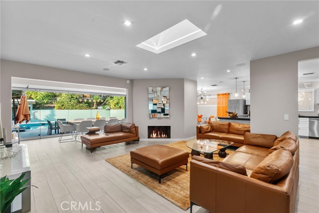 3051 Gertrude Avenue, La Crescenta CA: https://media.crmls.org/medias/d3ad08fd-f30e-441d-8015-80f1a97c15e9.jpg