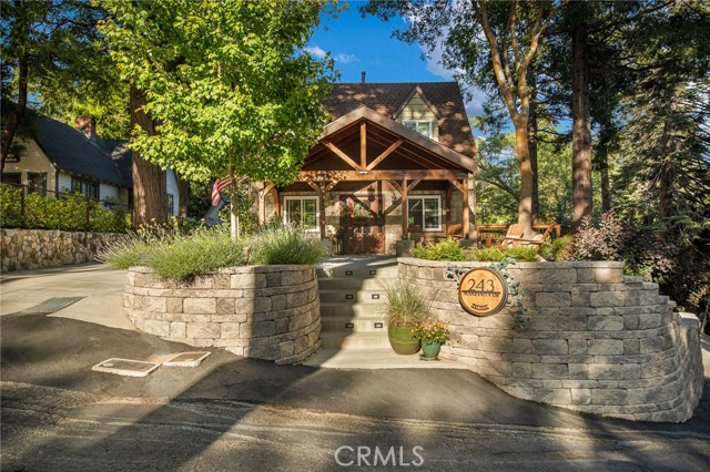 243 Manzanita Drive, Lake Arrowhead CA: https://media.crmls.org/medias/d3ae4662-d39a-41bd-b739-65bd01b22c12.jpg