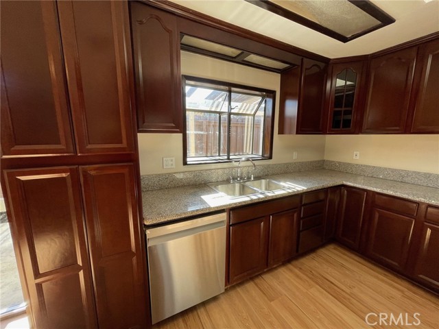 Detail Gallery Image 4 of 11 For 880 S Sherman Ave, Corona,  CA 92882 - 2 Beds | 1 Baths