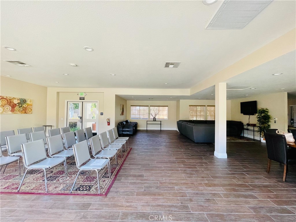 https://media.crmls.org/medias/d3b13435-7261-40ea-9ace-510f33c3a8c0.jpg?preset=X-Large