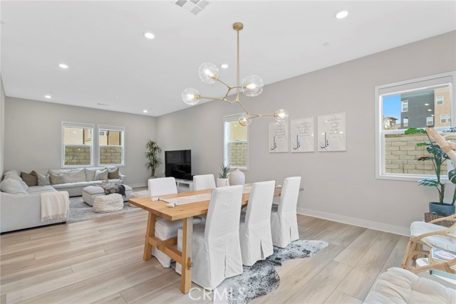 Detail Gallery Image 14 of 74 For 27018 California Ct, Valencia,  CA 91381 - 4 Beds | 4/1 Baths