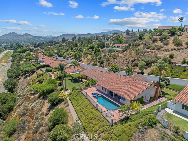 2039 Channelford Road, Westlake Village CA: https://media.crmls.org/medias/d3b1f4ce-6ccd-4b4f-aa7d-919be65be3a7.jpg