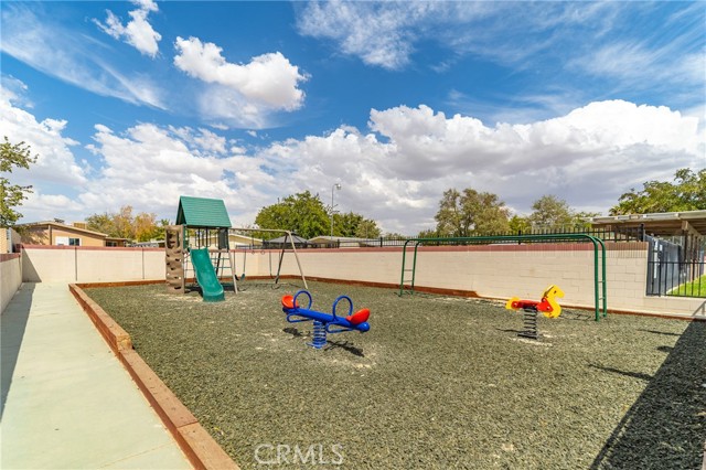 Detail Gallery Image 16 of 17 For 45800 Challenger Way #30,  Lancaster,  CA 93535 - 3 Beds | 2 Baths
