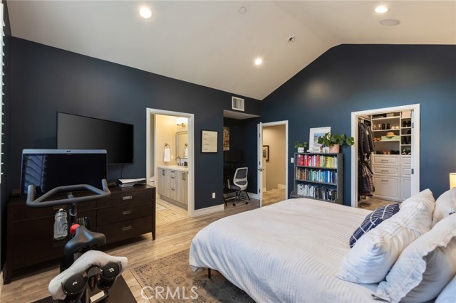4812 Ben Ave, Valley Village CA: https://media.crmls.org/medias/d3b2d301-0abe-4ac8-8b3c-260538abd52a.jpg