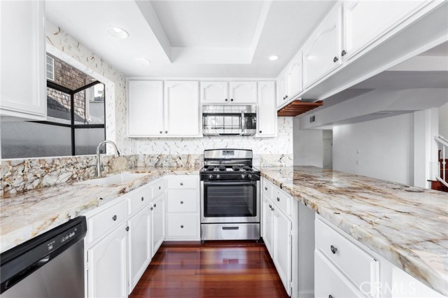 Detail Gallery Image 15 of 35 For 1515 Artesia #2,  Manhattan Beach,  CA 90266 - 2 Beds | 3 Baths