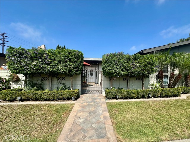 13040 Del Monte Drive, Seal Beach CA: https://media.crmls.org/medias/d3b4fe1a-c555-40ff-bcb5-23e8ba1e7dc9.jpg
