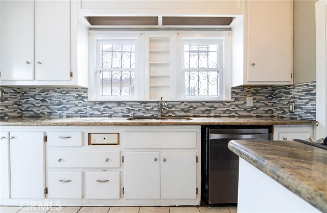 Detail Gallery Image 10 of 31 For 1104 W 89th St, Los Angeles,  CA 90044 - 4 Beds | 2 Baths