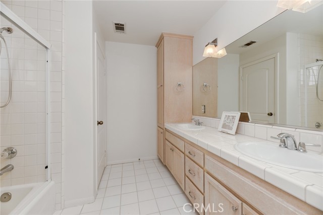 Detail Gallery Image 29 of 42 For 1924 Ruhland Ave #B,  Redondo Beach,  CA 90278 - 3 Beds | 2/1 Baths