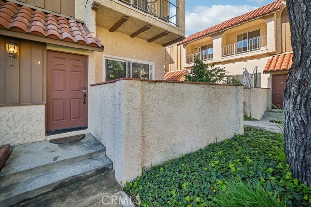 Detail Gallery Image 2 of 27 For 19545 Sherman Way, Reseda,  CA 91335 - 3 Beds | 1/1 Baths