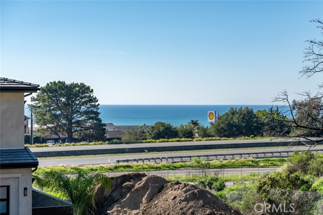 Detail Gallery Image 8 of 49 For 2736 Barcelona Street, Pismo Beach,  CA 93449 - 3 Beds | 3 Baths