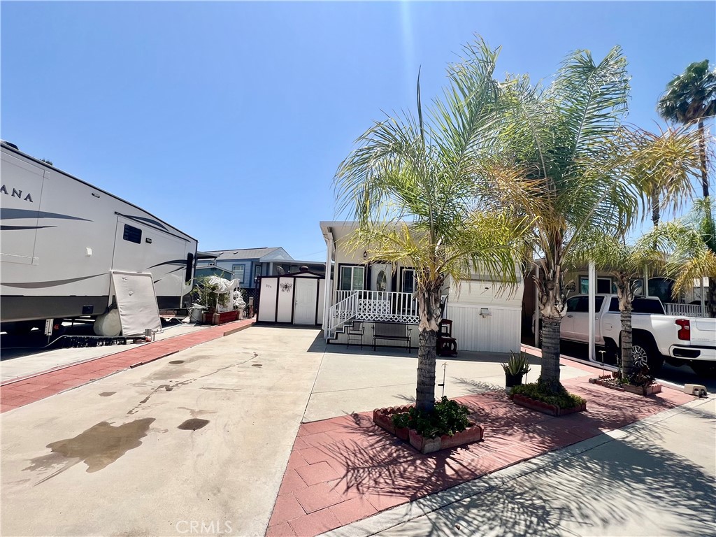 1295 S Cawston Ave #334