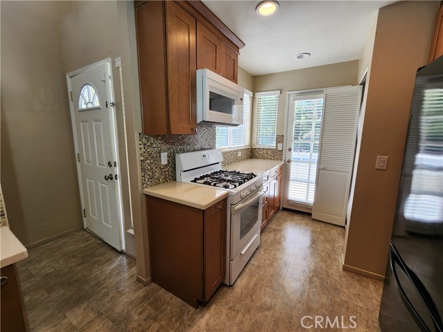 Detail Gallery Image 4 of 46 For 26121 Mcbean #22,  Valencia,  CA 91355 - 2 Beds | 2 Baths