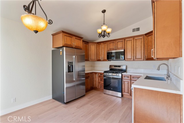 Detail Gallery Image 7 of 32 For 6828 Woodcrest Pl, Rancho Cucamonga,  CA 91701 - 3 Beds | 2 Baths