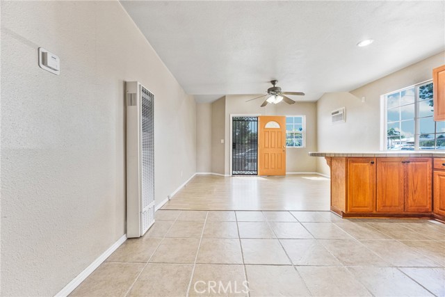 5304 Carmelita Avenue, Maywood CA: https://media.crmls.org/medias/d3ba5f7c-f282-4f8b-8e57-15e37c90bbce.jpg