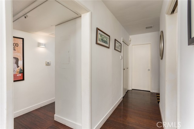 Detail Gallery Image 26 of 32 For 615 E Olive a,  Burbank,  CA 91501 - 2 Beds | 2 Baths