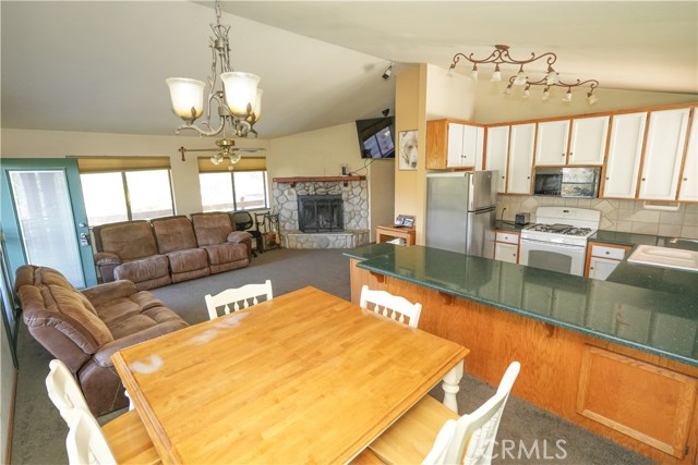 Detail Gallery Image 2 of 24 For 1709 Linden Dr, –,  CA 93222 - 3 Beds | 3 Baths