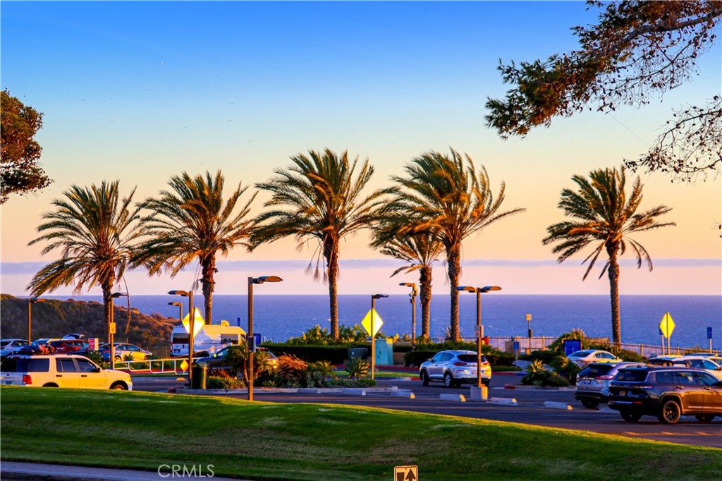 https://media.crmls.org/medias/d3be3080-b0b2-4a55-aa8c-83d52429d003.jpg?preset=X-Large
