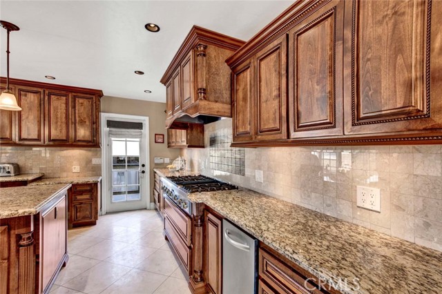 Detail Gallery Image 15 of 66 For 148 S Carousel St, Anaheim,  CA 92806 - 4 Beds | 2/1 Baths