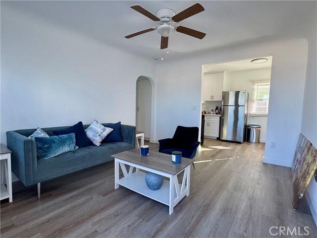 Detail Gallery Image 3 of 12 For 908 Manhattan Ave #D,  Hermosa Beach,  CA 90254 - 1 Beds | 1 Baths
