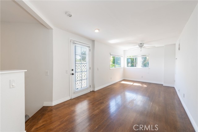 8665 Valley Circle Boulevard, West Hills CA: https://media.crmls.org/medias/d3c00ff4-5ae5-40d2-b9af-eb7231c533b1.jpg