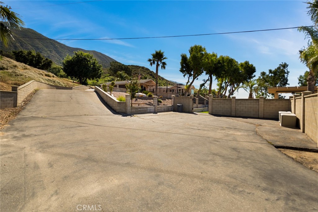https://media.crmls.org/medias/d3c0794d-00a0-4856-9b1f-e625842e25ba.jpg?preset=X-Large