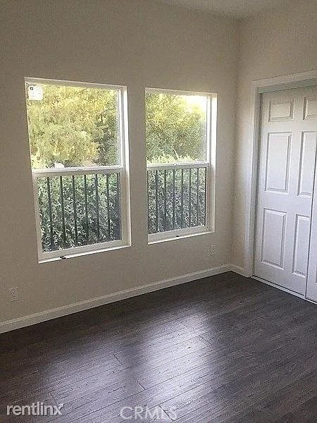 Detail Gallery Image 4 of 5 For 14008 Bessemer St, Van Nuys,  CA 91401 - 3 Beds | 3 Baths