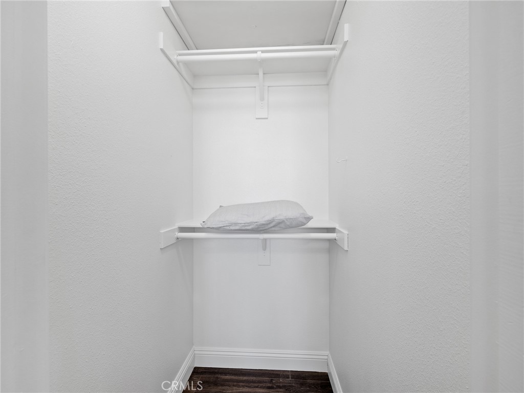 https://media.crmls.org/medias/d3c4ee73-309e-4e36-8111-900a60e11ac1.jpg?preset=X-Large