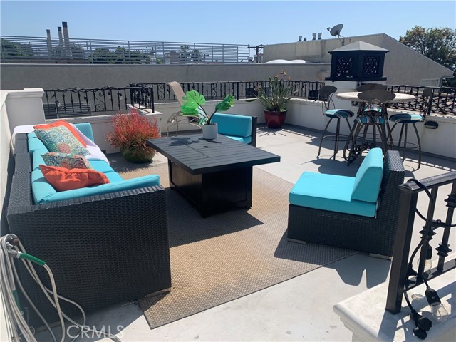 160 Monterey Boulevard, Hermosa Beach, California 90254, 3 Bedrooms Bedrooms, ,2 BathroomsBathrooms,Residential,Sold,Monterey,PV22058937