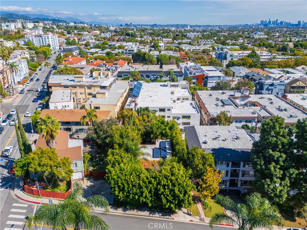 https://media.crmls.org/medias/d3c55a02-a56d-4fb2-9d42-52371ae4a58f.jpg?preset=X-Large