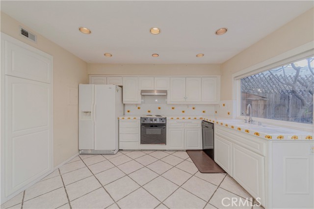 Detail Gallery Image 24 of 37 For 4394 Dina Ct, Cypress,  CA 90630 - 4 Beds | 2/1 Baths