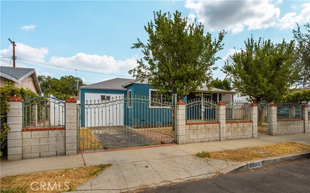 8004 Norwich Ave, Panorama City CA: https://media.crmls.org/medias/d3c691f9-e3ca-4d49-aecd-d376fd32d5e7.jpg