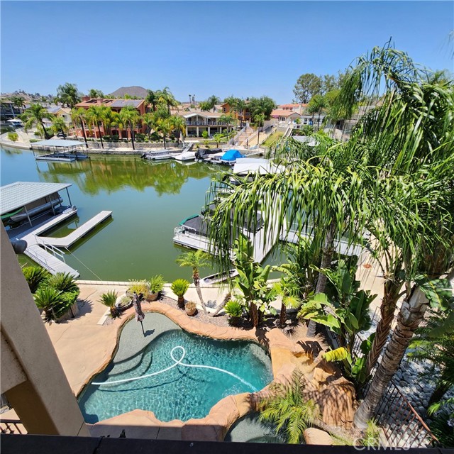 30295 Little Harbor Drive, Canyon Lake CA: https://media.crmls.org/medias/d3c85ccf-e644-4d53-9316-163117026ec3.jpg