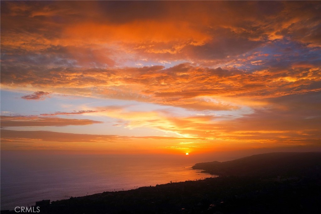 https://media.crmls.org/medias/d3c93792-1b89-4b64-815f-f33a394b2495.jpg?preset=X-Large