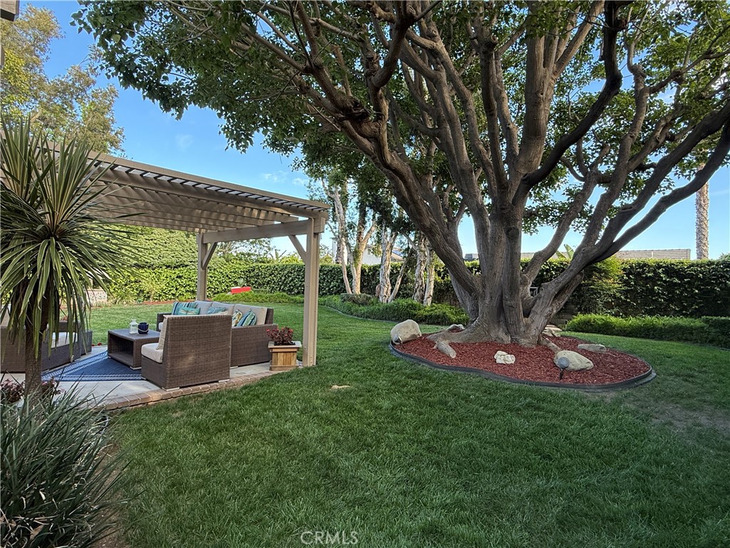 https://media.crmls.org/medias/d3c9b3f1-7ec0-4541-9938-f34c549da0bb.jpg?preset=X-Large
