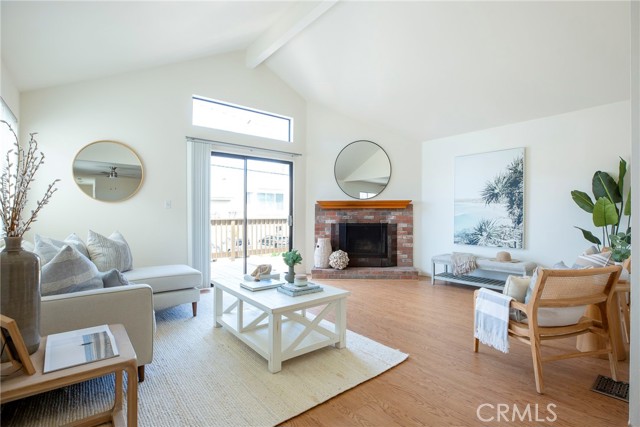 Detail Gallery Image 8 of 25 For 834 3rd St, Hermosa Beach,  CA 90254 - 4 Beds | 3 Baths