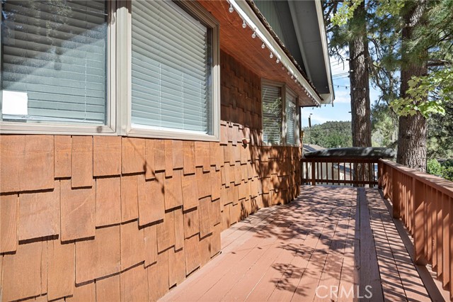 Detail Gallery Image 2 of 25 For 2560 Oak Dr, Running Springs,  CA 92382 - 3 Beds | 2 Baths